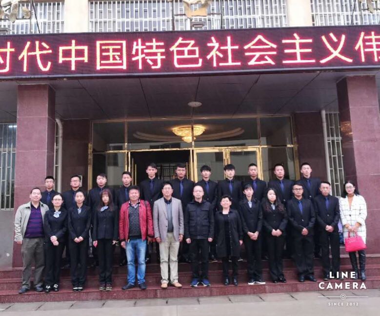 学院党委崔书记、杨副院长与赴泰师生们合影